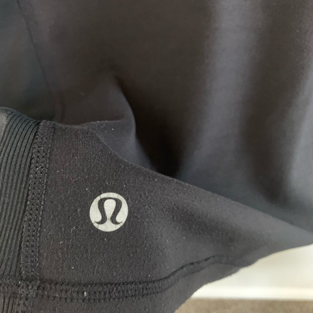 Lululemon Run Switch back 1/2 zip. Black/ gray. Reversible. Size 8 - Picture 10 of 11